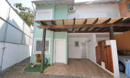 Ótima Oportunidade em Condomínio!  Linda casa semi-mobili