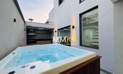Casa de luxo à venda na ponta da praia com jacuzzi e churrasqueira, 174m