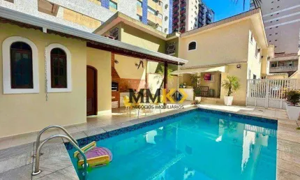 CASA ISOLADA COM PISCINA NO BAIRRO DO BOQUEIRÃO EM SANTOS HÁ 3 QUADRAS DA PRAIA