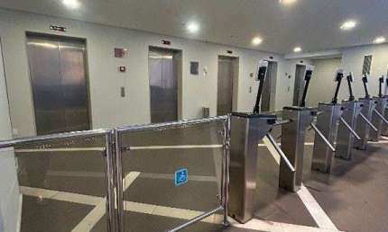 Sala comercial à venda no Valongo, Santos 
