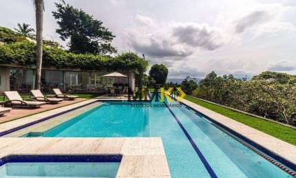 CASA DE LUXO NO MORRO SANTA TEREZINHA COM 5 SUÍTES, CAMPO DE GOLFE E PISCINA SEMI-OLIMPICA