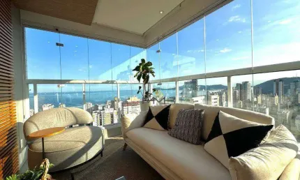 APARTAMENTO DE REVISTA, COM VISTA MAR PANORÂMICA E DESIGN ÚNICO