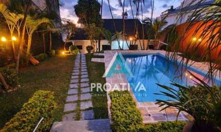 Casa com 3 dormitórios à venda, 341 m² por R$ 2.650.000,00 - Vila Bastos - Santo André/SP