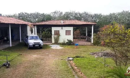 Chácara para Venda em Taubaté, área Rural De Taubaté, 3 dormitórios, 1 suíte, 2 banheiros, 2 vagas