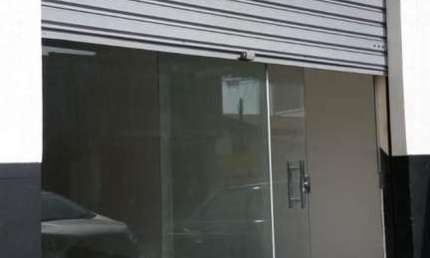 Salão Comercial para Locação em Taubaté, Parque Aeroporto, 2 banheiros, 1 vaga