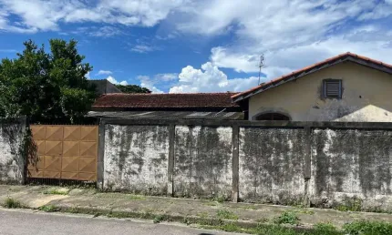 Casa para Venda em Taubaté, Jardim Jaraguá, 3 dormitórios, 2 banheiros, 6 vagas