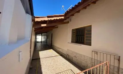 Casa para Venda em Taubaté, Jardim Gurilândia, 3 dormitórios, 1 banheiro, 3 vagas