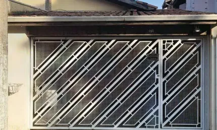 Casa para Venda em Taubaté, Jardim Gurilândia, 3 dormitórios, 1 suíte, 2 banheiros, 2 vagas