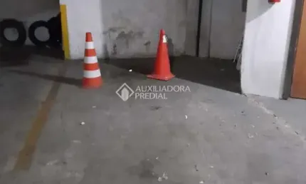 Garagem à venda na Rua Duque de Caxias, 1389, Centro Histórico, Porto Alegre, 24 m2 por R$ 58.000