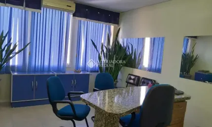 Sala comercial à venda na Avenida Borges de Medeiros, 308, Centro Histórico, Porto Alegre, 57 m2 por R$ 180.000