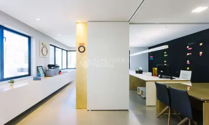 Sala comercial à venda na Rua Xavier Ferreira, 21, Auxiliadora, Porto Alegre, 58 m2 por R$ 299.000