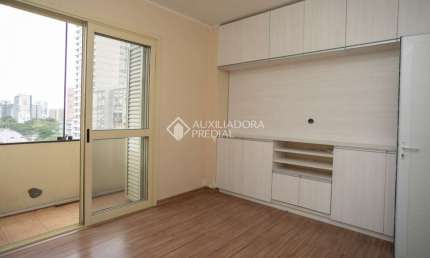 Apartamento com 3 quartos à venda na Avenida Borges de Medeiros, 1042, Centro Histórico, Porto Alegre, 82 m2 por R$ 280.000