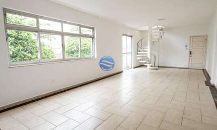 Apartamento duplex a venda no Embaré, próximo da praia.