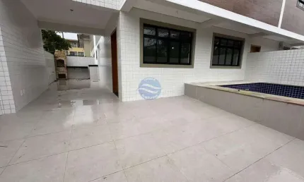 Casa de esquina a venda na Vila Belmiro Santos com piscina