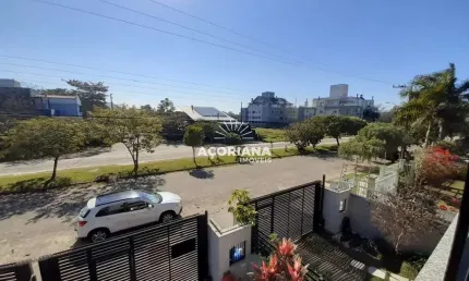 Casa com 3 quartos para alugar na Avenida Tucumã, 201, Campeche, Florianópolis