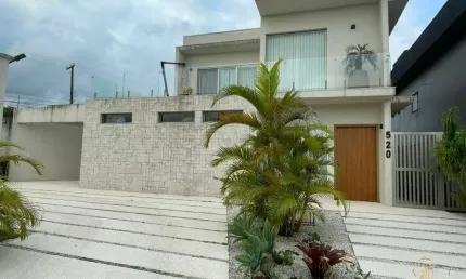 Casa com 4 dormitórios, sendo 3 suítes no Jardim Guacyra em Itanhaém / SP