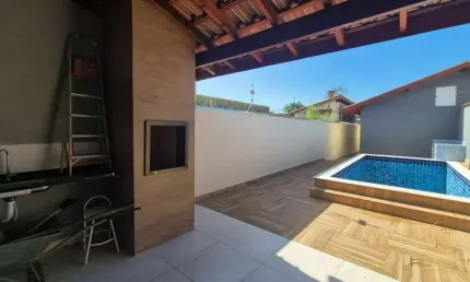Casa com 3 dormitórios sendo 2 suítes no Grandesp em Itanhaém / SP