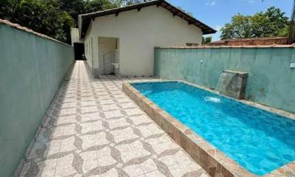Casa com 2 dormitórios, sendo 1 suíte no Barigui em Mongaguá / SP