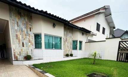 Casa com 3 dormitórios, sendo 1 suíte no Josedy em Peruíbe / SP