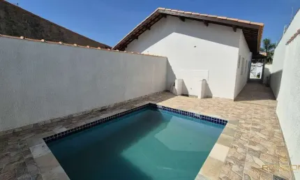 Casa com 2 dormitórios, sendo 1 suíte no Grandesp em Itanhaém / SP