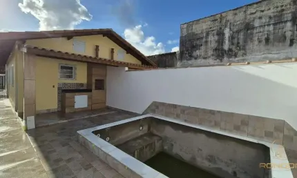 Casa com 2 dormitórios, sendo 1 suíte no Cibratel em Itanhaém / SP