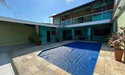Casa com 4 dormitórios, sendo 1 suíte no Suarão em Itanhaém / SP
