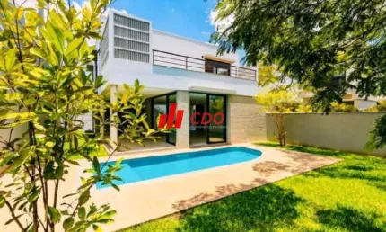 Zona Sul condomínio Boulevard Ibirapuera sobrado com 3 suítes,3 salas, piscina, jardim,4 vagas, útil de 455 m²