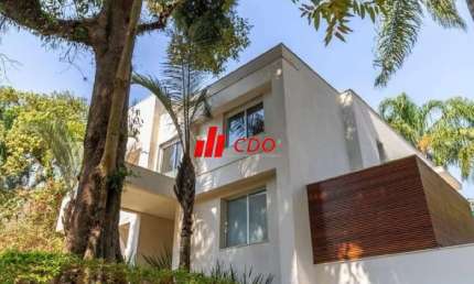 Imponente mansão de luxo no Jardim Petrópolis: 4 quartos, 4 suítes, 4 salas, 6 banheiros, 6 vagas de garagem, 958m² de área.