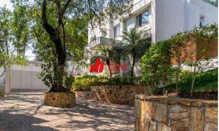 Zona Sul sobrado a venda no condomínio Vila Alba, com 4 suítes,4 salas,6 vagas, útil de  853 m²