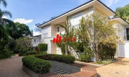 Imponente Residência de Luxo em Condomínio no Jardim Petrópolis, São Paulo-SP: 4 Quartos, 4 Suítes, 4 Salas, 7 Banheiros, 5 Vagas, 627m².