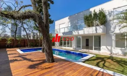 Excelente residência em condomínio na zona sul, com 4 dormitórios sendo 4 suítes,4 salas,8 vagas, área de 786,97 m²