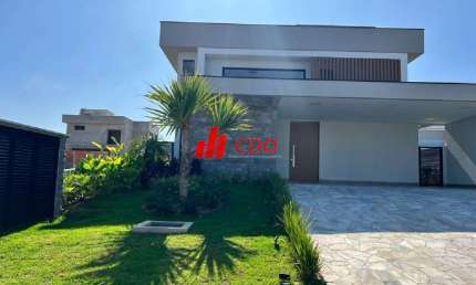 Bela residência a venda no condomínio Villas do Golf em Itú com 4 dormitórios sendo  3 suítes,6 vagas, área construída de 260m²