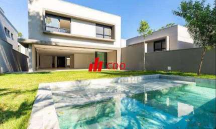 Condomínio Hipica Max Garden excelente residência de alto padrão,com 4 suítes sendo 1 Master, sala para 4 ambientes,6 vagas, útil de 846m²