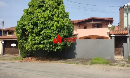 Sobrado a venda no condomínio Baronesa, com 5 dormitórios sendo 2 suítes, sala para 3 ambientes, terreno de 1.000m²área construída de 380m²