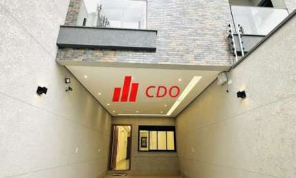 Chácara Klabin lindo sobrado triplex novo com 4 dormitórios sendo 3 suítes, sala para 2 ambientes,2 vagas, útil de 160 m²fino acabamento.