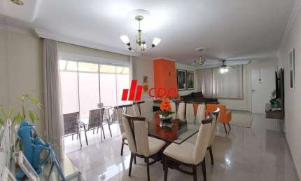 Morumbi Sul excelente sobrado reformado, com 3 dormitórios sendo 1 suíte, sala para 3 ambientes,5 vagas, churrasqueira, quintal, útil de 180m²