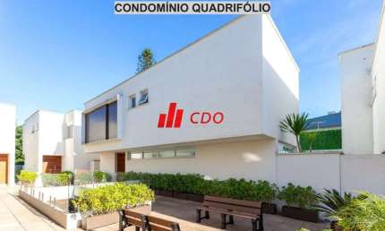 Luxuosa Casa em Condomínio à Venda em São Paulo-SP, no Bairro Jardim Petrópolis: 4 Suítes, 3 Salas, 6 Banheiros, piscina, jardim, 6 Vagas, 365m².