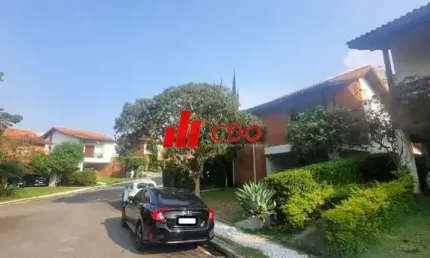 Linda casa reformada em condomínio horto do ype, 4 dormitórios sendo 1 suíte master,3 salas, piscina, churrasqueira, hidro,sauna,4 vagas, útil 350m²