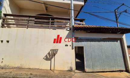 Embú Guaçú - Sobrado com 5 dormitórios, sendo 1 suíte, sala para 3 ambientes,3 banheiros,5 vagas, terreno 250m²área construída de 250m²