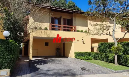 Excelente casa em condomínio no horto do ypê,padrão adolpho lindenberg,com 3 dormitórios sendo 1 suíte master, 3 salas, 4 banheiros, 4 vagas, 350m².