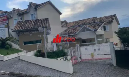 Horto do ype morada do horto 3 dormitórios, sendo 1 suíte, sala para 2 ambientes,2 vagas cobertas, quintal, área útil de 110 m²