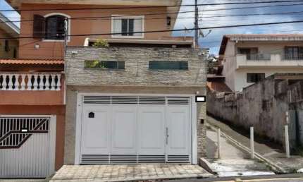 Sobrado próximo autódromo com 3 dormitórios sendo 1 suíte 3 salas,2 vagas 145 m²