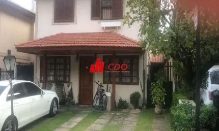 Sobrado condomínio morumbi sul:4 dormitórios sendo 3 suítes, sala para 3 ambientes,4 vagas, churrasqueira, útil de 350m² terreno de 10 x 25 =250m²