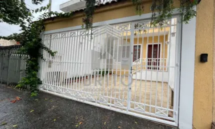 Belíssimo sobrado para locação no bairro do Jardim São Paulo, zona norte. Perto da estação de metrô e avenida Luís Dumont Villares