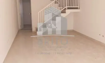 Sobrado à venda no Jardim Esmeralda Com  02 suítes elegantes, 01 sala ampla e arejada, Lavanderia, 02 vagas de garagem