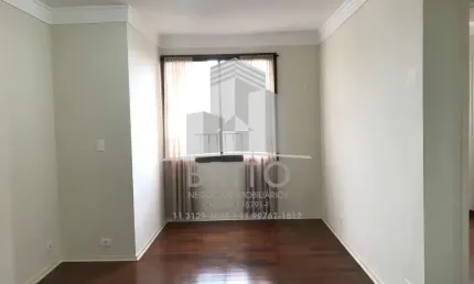 Apartamento com 03 dormitórios, 01 vaga, sala de estar e jantar, ampla cozinha, área de serviço ventilada e iluminada. Ótimo acabamento e andar alto
