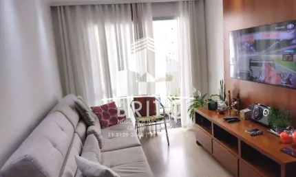 Belíssimo apartamento com 02 dormitórios, 01 vaga, varanda, andar alto, fino acabamento