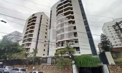 Belíssimo apartamento com 3 dormitórios, sendo uma suíte com armários planejados, ventilador de teto, papel de parede, dormitórios com armários