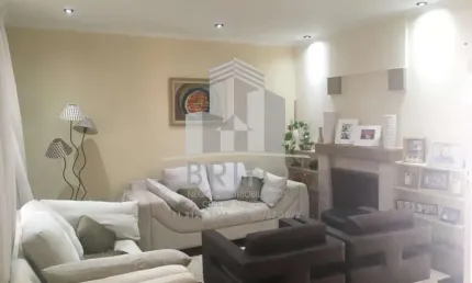 Belíssima casa no jardim Tremembé próximo ao Horto Florestal, rua tranquila e sem saída bem arborizada. Sobrado com 4 dormitórios, 3 Vagas de garagem