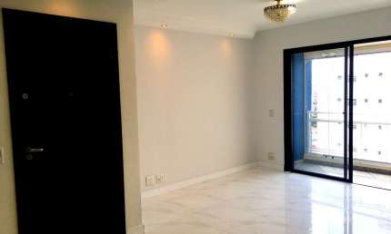 Apartamento em Santana 03 dormitórios, sendo 01 suíte e 02 vagas para locação, varanda fechada com vidros.